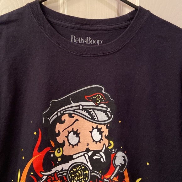 Betty Boop T Shirt Biker Chic Flames Black  Harley Motorcycle WM SZ M 🥰 - Picture 3 of 8